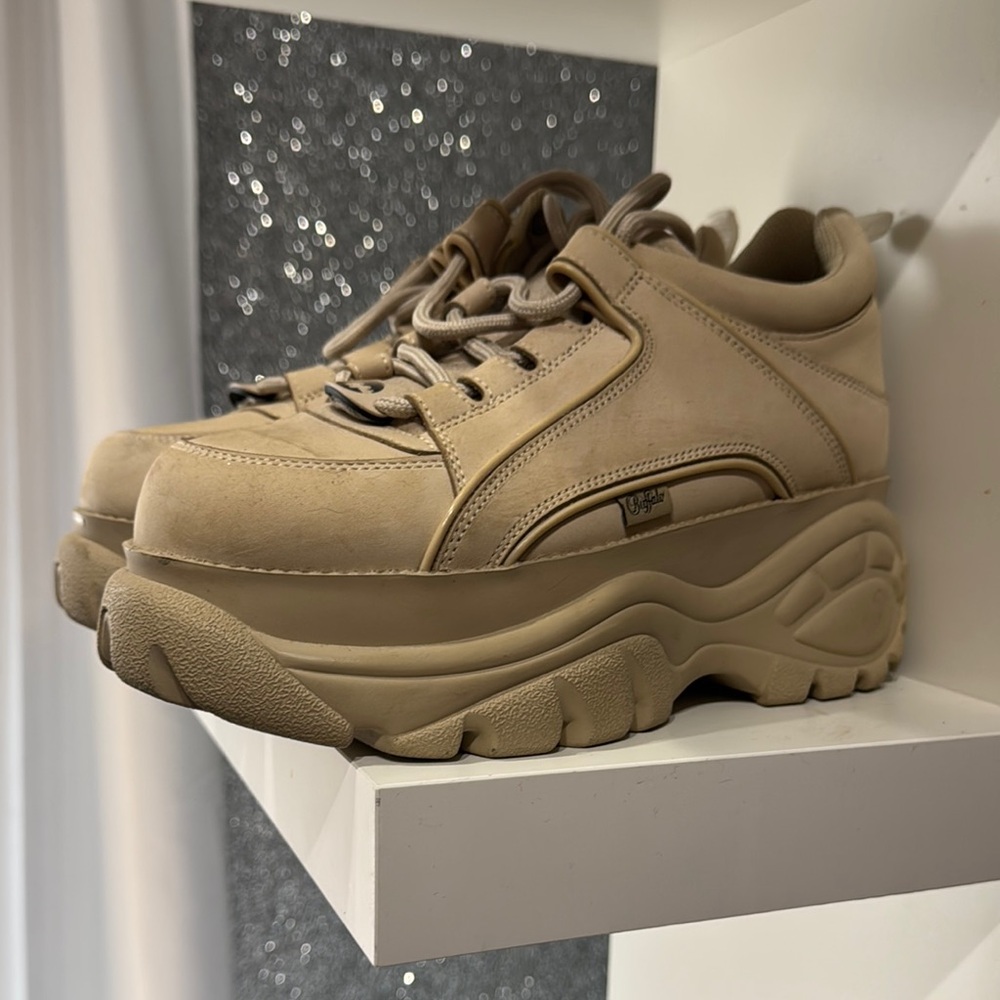 Trendy Beige Platform Sneakers